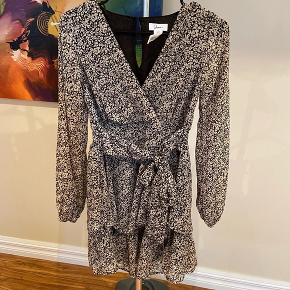 Flowy wrap dress - Picture 1 of 5